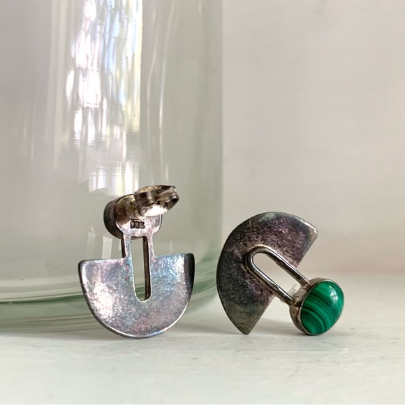 vintage 70s / 80s folk-art brutalist silver post earrings with malachite - Picture 3 of 3